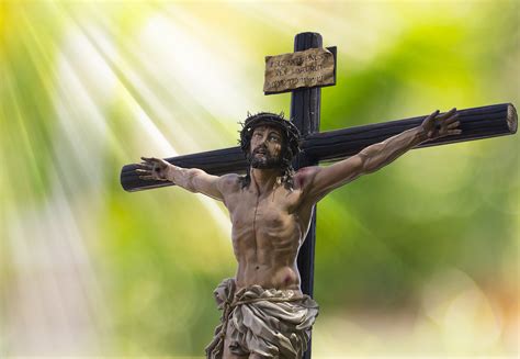 jesus christ in the cross images|picture of jesus on cross.